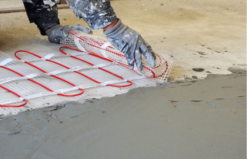 Floating screed with underfloor heating